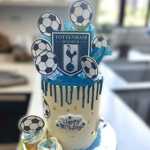 Sports team cake - Goldis Confectioneries